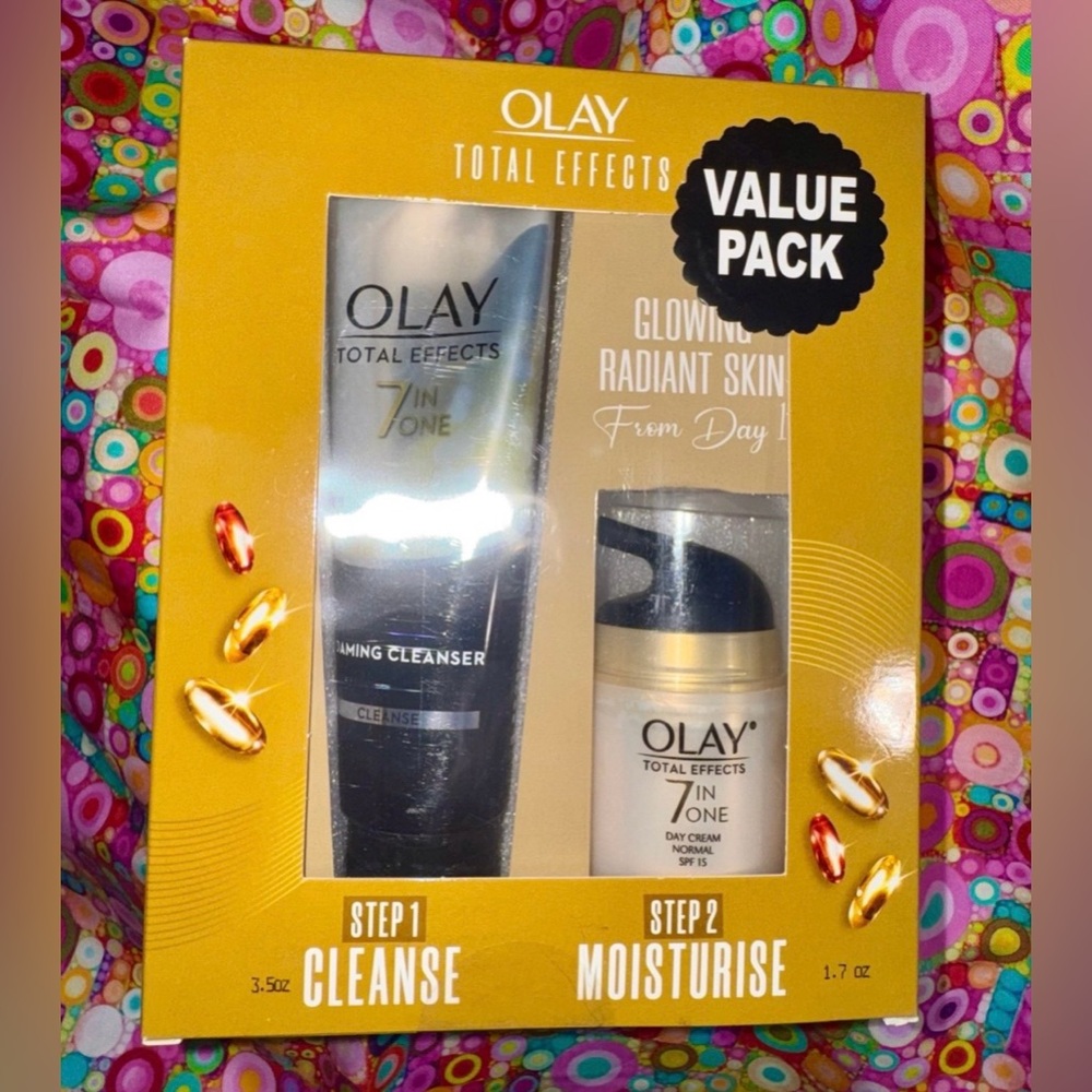 Olay Total Effects Box Set Cleanse & Moisturize 7 in 1, with Spf 15 Day Cream